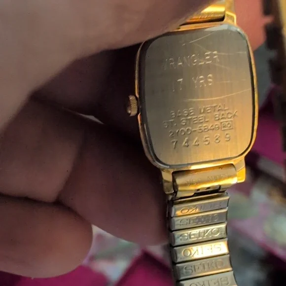 Seiko Gold Rectangular Quartz Watch Vintage Looks Almost New Works Great 8" - Picture 3 of 11